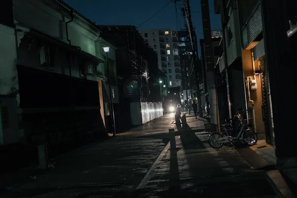 #35 穴が開きそうな靴で踏みしめる | 根暗草子